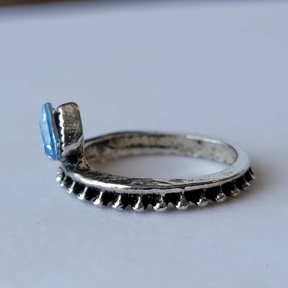 Blue Teardrop Rhinestone Dainty Silver Tone Crown Ring Size 5¾